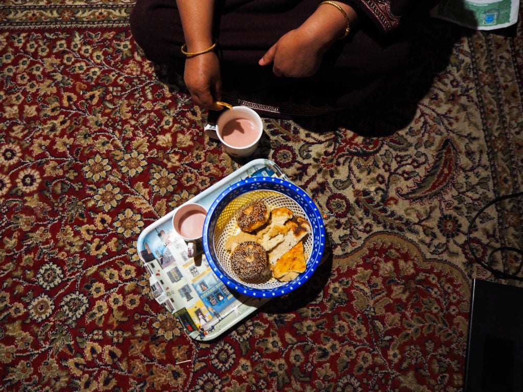100 Cups of Tea in Kashmir